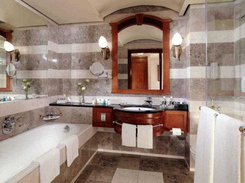 Ct Hotel Pretoria-Noord Eksteriør bilde A bathroom